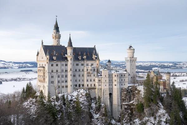 9. Bavaria, Đức: Thời điểm lý tưởng nhất để tới Bavaria là mùa thu, lúc diễn ra lễ hội Oktoberfest. Đặc biệt, năm 2016 sẽ là kỷ niệm 500 năm luật bia tinh khiết của Đức, với nhiều sự kiện hấp dẫn. Ngoài ra, khu vực lịch sử này còn có những ngọn núi tuyệt đẹp và các lâu đài kỳ diệu, đáng để khám phá vào bất cứ tháng nào trong năm. 9. Bavaria, Đức: Thời điểm lý tưởng nhất để tới Bavaria là mùa thu, lúc diễn ra lễ hội Oktoberfest. Đặc biệt, năm 2016 sẽ là kỷ niệm 500 năm luật bia tinh khiết của Đức, với nhiều sự kiện hấp dẫn. Ngoài ra, khu vực lịch sử này còn có những ngọn núi tuyệt đẹp và các lâu đài kỳ diệu, đáng để khám phá vào bất cứ tháng nào trong năm.