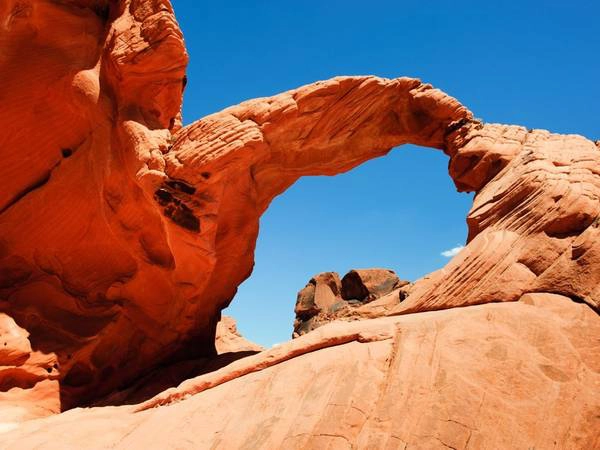 Nevada: Công viên Valley of Fire (Thung lũng lửa) có các núi sa thạch màu đỏ rực dưới ánh mặt trời, hình thành từ 150 triệu năm trước. Du khách có thể đi leo núi, cắm trại ở đây, khám phá những khu rừng tuyệt đẹp hay các tượng đá khắc 3.000 năm tuổi của thổ dân. Nevada: Công viên Valley of Fire (Thung lũng lửa) có các núi sa thạch màu đỏ rực dưới ánh mặt trời, hình thành từ 150 triệu năm trước. Du khách có thể đi leo núi, cắm trại ở đây, khám phá những khu rừng tuyệt đẹp hay các tượng đá khắc 3.000 năm tuổi của thổ dân.