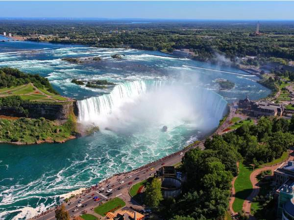 New York: Thác Niagara là điểm đến không thể bỏ qua, với khung cảnh hùng vĩ và vị trí thuận tiện hiếm thác nước nào có được. New York: Thác Niagara là điểm đến không thể bỏ qua, với khung cảnh hùng vĩ và vị trí thuận tiện hiếm thác nước nào có được.