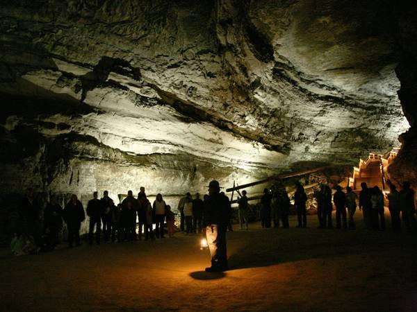Kentucky: Mammoth là hệ thống hang động lớn nhất đã được khám phá hết, dài gần 650 km cùng hệ sinh thái phức tạp, khó bảo tồn. Kentucky: Mammoth là hệ thống hang động lớn nhất đã được khám phá hết, dài gần 650 km cùng hệ sinh thái phức tạp, khó bảo tồn.