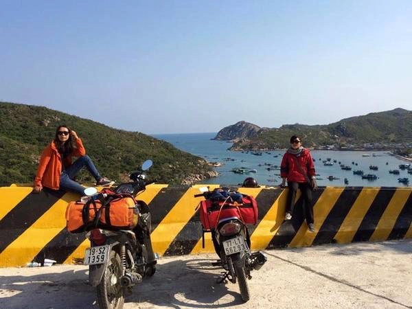 Hạnh phúc của kẻ lang thang là những điều bất ngờ không biết trước, là niềm tin không lùi bước. Ở nơi xứ xa, Hải Yến nhận được rất nhiều sự giúp đỡ của người dân địa phương, từ việc nấu cho ăn, cho ngủ nhờ, chỉ đường dẫn lối nhiệt tình... Cô gái ví von chuyến đi là “Số Đỏ” của cuộc đời ngao du. Hạnh phúc của kẻ lang thang là những điều bất ngờ không biết trước, là niềm tin không lùi bước. Ở nơi xứ xa, Hải Yến nhận được rất nhiều sự giúp đỡ của người dân địa phương, từ việc nấu cho ăn, cho ngủ nhờ, chỉ đường dẫn lối nhiệt tình... Cô gái ví von chuyến đi là “Số Đỏ” của cuộc đời ngao du.