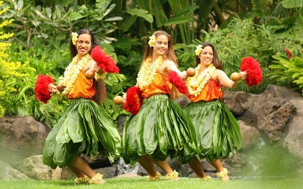 Vũ điệu Hula là một điệu múa truyền thống của Hawaii, diễn tả về cầu vồng, ánh chớp, sấm sét và vũ điệu này được xem như là một lời cầu nguyện gửi đến thần linh. Vũ điệu Hula là một điệu múa truyền thống của Hawaii, diễn tả về cầu vồng, ánh chớp, sấm sét và vũ điệu này được xem như là một lời cầu nguyện gửi đến thần linh.