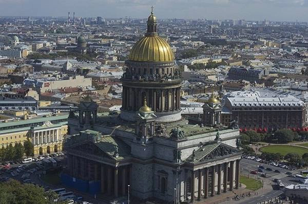 St Petersburg, Nga – Thành phố có bề dày lịch sử và văn hóa, được thành lập bởi đại đế Peter vào năm 1703 nhưng độc giả Travel + Leisure lại cho thấy người dân địa phương có vẻ không mấy hiếu khách, bị đòi giá quá cao nếu không biết tiếng Nga là điều hay xảy ra ở đây. St Petersburg, Nga – Thành phố có bề dày lịch sử và văn hóa, được thành lập bởi đại đế Peter vào năm 1703 nhưng độc giả Travel + Leisure lại cho thấy người dân địa phương có vẻ không mấy hiếu khách, bị đòi giá quá cao nếu không biết tiếng Nga là điều hay xảy ra ở đây.