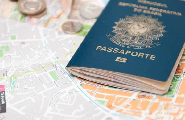 Scan passport và giấy tờ tùy thân, sau đó up lên email của bạn để đề phòng bị cướp giật, trộm cắp. Scan passport và giấy tờ tùy thân, sau đó up lên email của bạn để đề phòng bị cướp giật, trộm cắp.