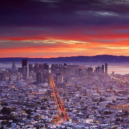   Thành phố náo nhiệt bậc nhất thế giới San Francisco cũng dần trở nên dịu dàng khi hoàng hôn dần buông. (Nguồn IG @dellybean)