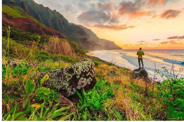 Các bãi biển: Quần đảo Hawaii có 19 đảo và đảo san hô, kéo dài suốt 2.400 km biển. Nhờ đó, Hawaii nổi tiếng là điểm đến lý tưởng với những bãi biển xinh đẹp. Ảnh: Unsplash.