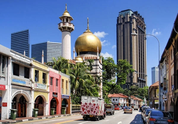 Kampong Glam là một khu vực nổi tiếng và cổ kính ở Singapore, được đặt theo tên của loài cây Glam đã từng được trồng ở khu vực này, hơn nữa Kampong Glam cũng từng là một địa điểm lịch sử quan trọng của Hoàng gia Malay ở Singapore. Ảnh: flickr.com Kampong Glam là một khu vực nổi tiếng và cổ kính ở Singapore, được đặt theo tên của loài cây Glam đã từng được trồng ở khu vực này, hơn nữa Kampong Glam cũng từng là một địa điểm lịch sử quan trọng của Hoàng gia Malay ở Singapore. Ảnh: flickr.com