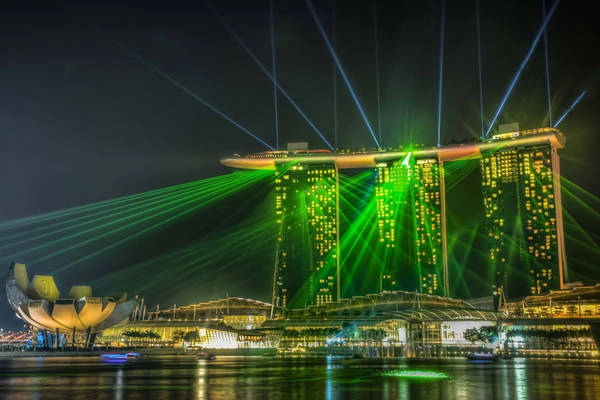 Show ánh sáng và nhạc nước Wonder Full hàng đêm tại resort casino Marina Bay Sands thu hút nhiều du khách tới thưởng thức. Một ngày có 2 suất trình diễn lúc 20h và 21h30, có thêm suất lúc 23h cho 3 ngày cuối tuần. Ảnh: Wajahat Mahmood Show ánh sáng và nhạc nước Wonder Full hàng đêm tại resort casino Marina Bay Sands thu hút nhiều du khách tới thưởng thức. Một ngày có 2 suất trình diễn lúc 20h và 21h30, có thêm suất lúc 23h cho 3 ngày cuối tuần. Ảnh: Wajahat Mahmood