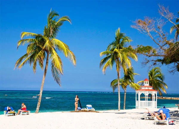 10. Những bãi biển đẹp Cuba có nhiều bãi biển đẹp vào loại nhất thế giới như Playa Guardalavaca (trong ảnh), Playa Paraiso, Playa Sirena, Playa Ancon, Cayo Sabinal, Playa Ensenchachos và Playa Megano. Hãy lên kế hoạch cho những ngày tắm biển và tắm nắng không biết mệt nghỉ. 10. Những bãi biển đẹp Cuba có nhiều bãi biển đẹp vào loại nhất thế giới như Playa Guardalavaca (trong ảnh), Playa Paraiso, Playa Sirena, Playa Ancon, Cayo Sabinal, Playa Ensenchachos và Playa Megano. Hãy lên kế hoạch cho những ngày tắm biển và tắm nắng không biết mệt nghỉ.