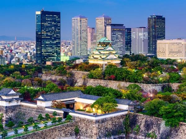 Osaka, Nhật Bản: Theo MasterCard Global Destinations Cities Index, Osaka là thành phố phát triển nhất thế giới xét về lượng khách du lịch. Thành phố hấp dẫn du khách ở sự hài hoà giữa cổ kính và hiện đại, giữa những toà cao ốc và những lâu đài có từ thế kỷ 16. Ảnh: Sean Pavon/ iStock.