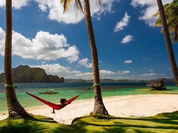 Đảo Palawan, Philippines: Hòn đảo có những bãi biển cát trắng đẹp nhất thế giới không còn xa lạ gì với độc giả trên Instagram. Ảnh: Rad Radu/ Shutterstock.