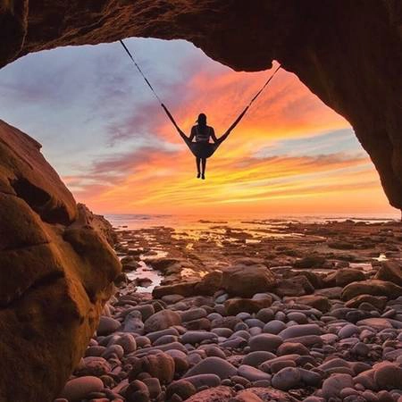     Một chiều ở bờ biển La Jolla, California. (Nguồn IG @erubes1)