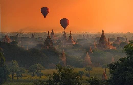 Bagan là thành phố cổ nằm ở vùng Mandalay của Myanmar. Từ thế kỉ 9 - 13, thành phố này là thủ đô của Vương quốc Pagan - vương quốc đầu tiên thống nhất các khu vực thành đất nước Myanmar ngày nay. Mặt trời mọc ở Bagan trong màn sương mỏng là một cảnh quan kì thú làm mê đắm biết bao nhiếp ảnh gia. (Nguồn: Internet) Bagan là thành phố cổ nằm ở vùng Mandalay của Myanmar. Từ thế kỉ 9 - 13, thành phố này là thủ đô của Vương quốc Pagan - vương quốc đầu tiên thống nhất các khu vực thành đất nước Myanmar ngày nay. Mặt trời mọc ở Bagan trong màn sương mỏng là một cảnh quan kì thú làm mê đắm biết bao nhiếp ảnh gia. (Nguồn: Internet)
