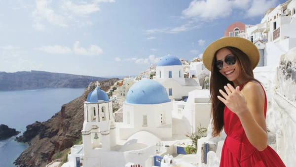 Santorini (Hy Lạp) - Ảnh: Shutterstock