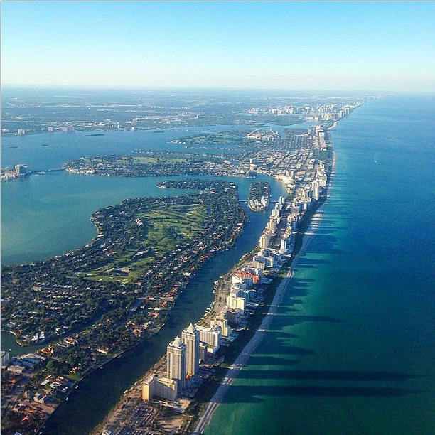 Hello Miami - thành phố nổi tiếng với những bãi biển đẹp, nắng ấm và những biệt thự trị giá lên tới 10 triệu USD.