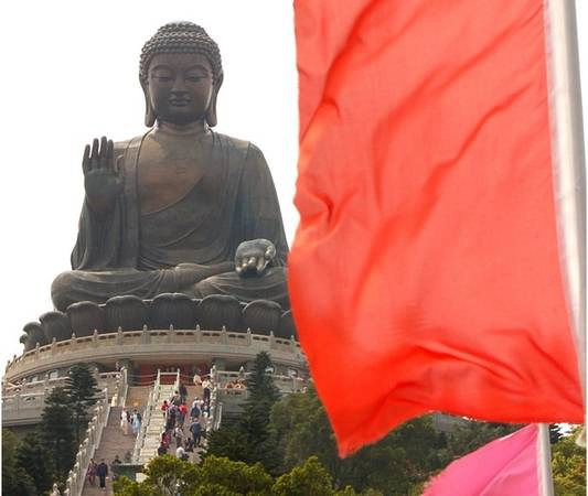 Tượng Phật Tian Tan ở Ngong Ping, đảo Lantau. Đây là trung tâm Phật giáo và là địa điểm hấp dẫn du khách ở Hong Kong. Ảnh: Ian Sheppard / Picfair. Tượng Phật Tian Tan ở Ngong Ping, đảo Lantau. Đây là trung tâm Phật giáo và là địa điểm hấp dẫn du khách ở Hong Kong. Ảnh: Ian Sheppard / Picfair.