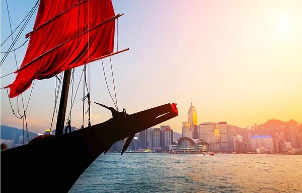 Tour thuyền quanh cảng Victoria. Ảnh: Cozyta / Picfair. Tour thuyền quanh cảng Victoria. Ảnh: Cozyta / Picfair.