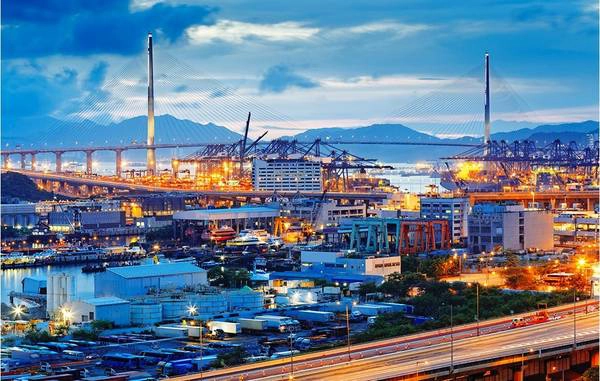 Hong Kong, một nền kinh tế sôi động với hệ thống cơ sở hạ tầng phát triển. Hình ảnh chụp tại cầu Tsing Ma lung linh ánh đèn. Ảnh: Cozyta / Picfair. Hong Kong, một nền kinh tế sôi động với hệ thống cơ sở hạ tầng phát triển. Hình ảnh chụp tại cầu Tsing Ma lung linh ánh đèn. Ảnh: Cozyta / Picfair.