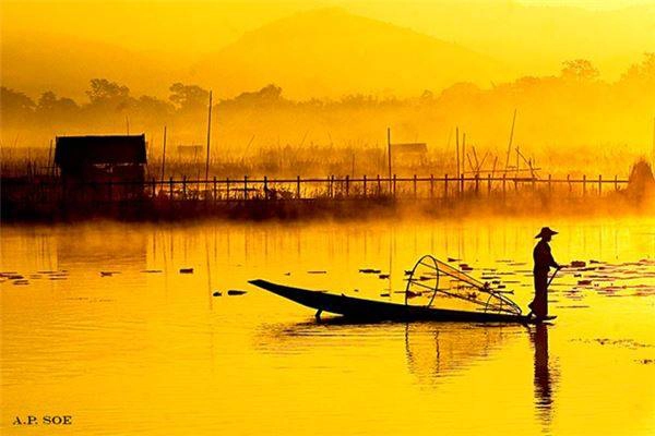 Người đánh cá trên sông Inle. Người đánh cá trên sông Inle.