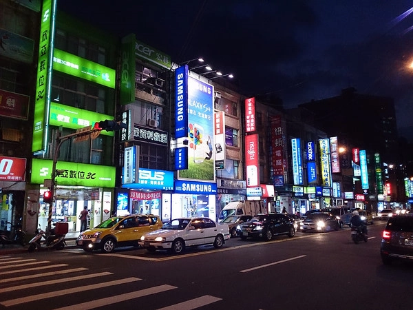 Những người lái xe ở Đài Loan rất tuân thủ luật lệ giao thông. Những người lái xe ở Đài Loan rất tuân thủ luật lệ giao thông.