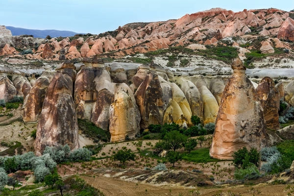 15. Göreme, Thổ Nhĩ Kỳ: Đây là một trong những điểm đến hút khách nhất thế giới tại Thổ Nhĩ Kỳ. Đến với các khối đá Cappadocia, du khách như được lạc về thời kỳ cổ đại với cuộc sống thô sơ nhưng thanh bình, yên tĩnh. Công viên quốc gia Goreme cũng từng được UNESCO công nhận là di sản thế giới. Ảnh: Dimos_istock / Getty Images
