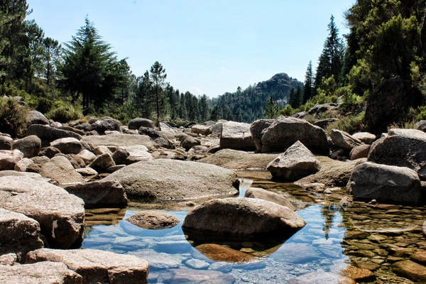 <strong>5. Peneda-Gerês, Bồ Đào Nha:</strong> Nằm ở phía Bắc của Bồ Đào Nha, Vườn quốc gia Peneda-Gerês là khu bảo tồn tự nhiên quan trong nhất của quốc gia này. Đây là nơi bạn có thể du ngoạn những cảnh đẹp như trong mơ và bắt gặp những loại động vật hoang dã quý hiếm. Ảnh: Flickr: nmmacedo / Creative Commons