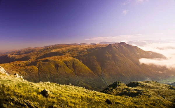 8. Lake District, Anh: Lake District bao gồm 16 hồ với 150 đỉnh núi cao, hơn 50 thung lũng và hàng trăm thị trấn uốn quanh vùng hồ tạo nên khung cảnh đẹp như tranh vẽ. Ảnh: Tadas_zvinklys / Getty Images