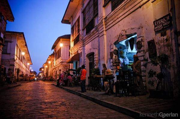 Du lich Philippines - Và khi bạn tới đây, được bao quanh bởi những người dân ấm át nhất, tử tế nhất và hào phóng nhất trên thế giới.