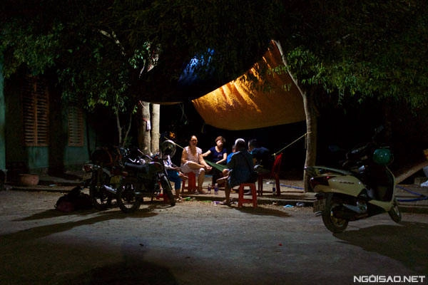 2-chang-trai-thuy-si-phuot-xuyen-viet-bang-xe-may-suot-4-tuan-ivivu-22