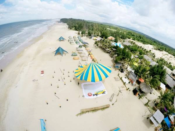 Hình ảnh toàn khu Coco Beach Camp nhìn từ trên cao. Ảnh: Ngô Quốc Tài Hình ảnh toàn khu Coco Beach Camp nhìn từ trên cao. Ảnh: Ngô Quốc Tài