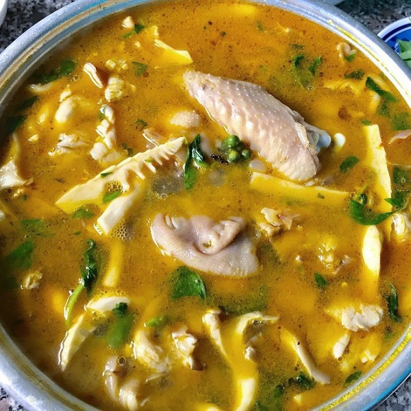 2-quan-lau-ga-la-e-da-lat-dong-khach-den-muc-chi-cham-chan-dat-ban-la-phai-dung-cho-ca-buoi-moi-duoc-an-ivivu-10