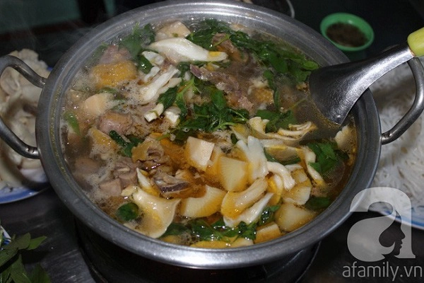 2-quan-lau-ga-la-e-da-lat-dong-khach-den-muc-chi-cham-chan-dat-ban-la-phai-dung-cho-ca-buoi-moi-duoc-an-ivivu-3