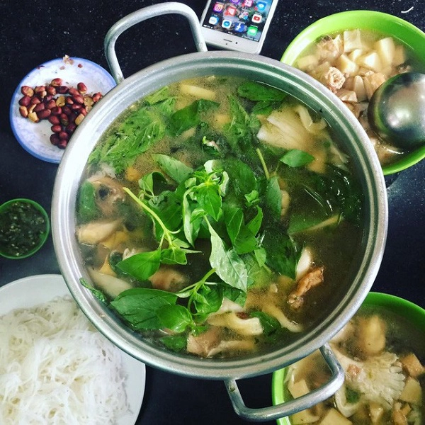 2-quan-lau-ga-la-e-da-lat-dong-khach-den-muc-chi-cham-chan-dat-ban-la-phai-dung-cho-ca-buoi-moi-duoc-an-ivivu-4