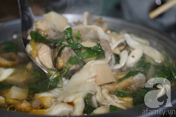 2-quan-lau-ga-la-e-da-lat-dong-khach-den-muc-chi-cham-chan-dat-ban-la-phai-dung-cho-ca-buoi-moi-duoc-an-ivivu-7