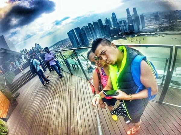 Cặp đôi cũng đặt chân đến Singapore đảo quốc xinh đẹp. Trong các chuyến đi, DJ Wang lên kế hoạch lịch trình kiêm nhiếp ảnh gia, ghi lại hình ảnh hành trình của cả 2. Còn Thanh Nhân tìm hiểu thông tin nơi đến, nghiên cứu bản đồ và ẩm thực. Cặp đôi cũng đặt chân đến Singapore đảo quốc xinh đẹp. Trong các chuyến đi, DJ Wang lên kế hoạch lịch trình kiêm nhiếp ảnh gia, ghi lại hình ảnh hành trình của cả 2. Còn Thanh Nhân tìm hiểu thông tin nơi đến, nghiên cứu bản đồ và ẩm thực.