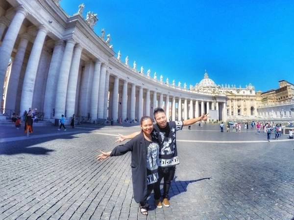 Vatican là thành phố và quốc gia độc lập nhỏ nhất thế giới. Đến đây, bạn sẽ ấn tượng với những công trình kiến trúc hoành tráng có tuổi đời hàng trăm năm. Để thực hiện lời thách đố cùng nhau đi 20 nước của cô dâu Thanh Nhân, Wang Trần đã mất 2 năm để hoàn thành nhiệm vụ. Vatican là thành phố và quốc gia độc lập nhỏ nhất thế giới. Đến đây, bạn sẽ ấn tượng với những công trình kiến trúc hoành tráng có tuổi đời hàng trăm năm. Để thực hiện lời thách đố cùng nhau đi 20 nước của cô dâu Thanh Nhân, Wang Trần đã mất 2 năm để hoàn thành nhiệm vụ.