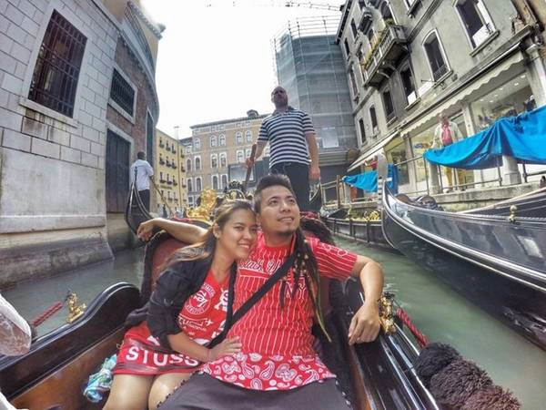 Venice (Italy) là điểm đến tuyệt vời cho các cặp đôi. Thành phố bình yên và lãng mạn bậc nhất châu Âu này sẽ cuốn hút, hấp dẫn bạn ngay từ cái nhìn đầu tiên với những hòn đảo xinh đẹp, những công trình kiến trúc và nhà ở cổ kính in bóng trên dòng kênh Venice. Venice (Italy) là điểm đến tuyệt vời cho các cặp đôi. Thành phố bình yên và lãng mạn bậc nhất châu Âu này sẽ cuốn hút, hấp dẫn bạn ngay từ cái nhìn đầu tiên với những hòn đảo xinh đẹp, những công trình kiến trúc và nhà ở cổ kính in bóng trên dòng kênh Venice.