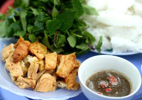 Bún đậu chị Huệ vỉa hè Lý Thường Kiệt