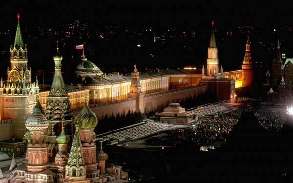 Người dân Moscow đón năm mới theo nhiều cách khách nhau Người dân Moscow đón năm mới theo nhiều cách khách nhau