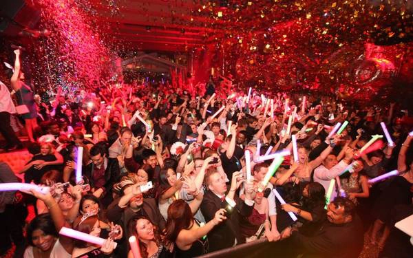Vào đêm giao thừa đón năm mới, toàn bộ thành phố Las Vegas rực sáng trong pháo hoa lúc nửa đêm Vào đêm giao thừa đón năm mới, toàn bộ thành phố Las Vegas rực sáng trong pháo hoa lúc nửa đêm
