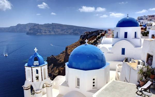 Santorini, hòn đảo tình yêu nổi tiếng với khung cảnh hoàng hôn đẹp nhất thế giới, níu chân du khách bởi một màu xanh quyến rũ. Santorini, hòn đảo tình yêu nổi tiếng với khung cảnh hoàng hôn đẹp nhất thế giới, níu chân du khách bởi một màu xanh quyến rũ.