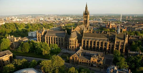 Glasgow, Scotland: Là nơi đóng tàu và giao thương nhộn nhịp từ thế kỷ 15, thành phố lớn nhất Scotland chào đón du khách với nền văn hóa đặc sắc. Ảnh: Peoplemakeglasgow.