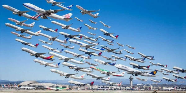 Máy bay to có thể làm rung máy bay nhỏ: Máy bay có kích cỡ khác nhau, tạo ra mức nhiễu loạn không khí khác nhau khi cất cánh. Bạn phải tính đến ảnh hưởng của chúng trên máy bay nhỏ đi sau máy bay lớn, thêm thời gian trước khi cho phép cất cánh. Ảnh: Business Insider. Máy bay to có thể làm rung máy bay nhỏ: Máy bay có kích cỡ khác nhau, tạo ra mức nhiễu loạn không khí khác nhau khi cất cánh. Bạn phải tính đến ảnh hưởng của chúng trên máy bay nhỏ đi sau máy bay lớn, thêm thời gian trước khi cho phép cất cánh. Ảnh: Business Insider.