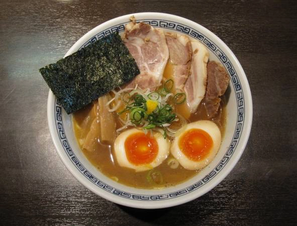 Mì ramen là một món ăn truyền thống của Tokyo, với cách chế biến và hương vị đặc trưng rất thơm ngon.