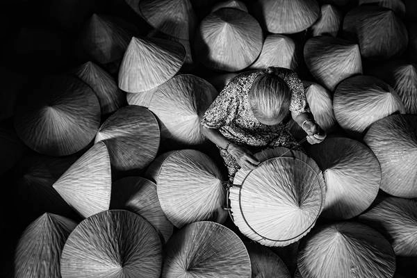 Nghề làm nón lá truyến thống ở Việt Nam. Ảnh: JetHuynh/Picfair. Nghề làm nón lá truyến thống ở Việt Nam. Ảnh: JetHuynh/Picfair.