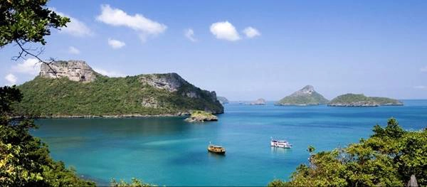 Công viên quốc gia Ang Thong, Thái Lan: Nhóm 42 hòn đảo trù phú này có cả bãi biển, rừng rậm tới các vách núi đáng mơ ước, nơi để bạn bỏ lại tất cả những muộn phiền của cuộc sống đầy căng thẳng. Du khách có thể lặn ngắm san hô, đi ngắm khỉ trong rừng, hay đơn giản tìm một vịnh nhỏ riêng để nằm dài tắm nắng. Công viên quốc gia Ang Thong, Thái Lan: Nhóm 42 hòn đảo trù phú này có cả bãi biển, rừng rậm tới các vách núi đáng mơ ước, nơi để bạn bỏ lại tất cả những muộn phiền của cuộc sống đầy căng thẳng. Du khách có thể lặn ngắm san hô, đi ngắm khỉ trong rừng, hay đơn giản tìm một vịnh nhỏ riêng để nằm dài tắm nắng.