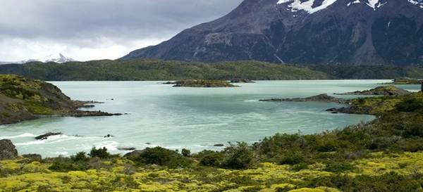 Công viên quốc gia Torres del Paine, Chile: Hiếm ai lại không thấy bất ngờ trước khung cảnh ngoạn mục của công viên Torres del Paine, với những dãy núi hùng vĩ soi bóng xuống hồ Nordenskjöld. Bạn có thể khám phá công viên, hoặc đơn giản chỉ là tìm một điểm quan sát để đắm mình vào không gian khoáng đạt này. Công viên quốc gia Torres del Paine, Chile: Hiếm ai lại không thấy bất ngờ trước khung cảnh ngoạn mục của công viên Torres del Paine, với những dãy núi hùng vĩ soi bóng xuống hồ Nordenskjöld. Bạn có thể khám phá công viên, hoặc đơn giản chỉ là tìm một điểm quan sát để đắm mình vào không gian khoáng đạt này.