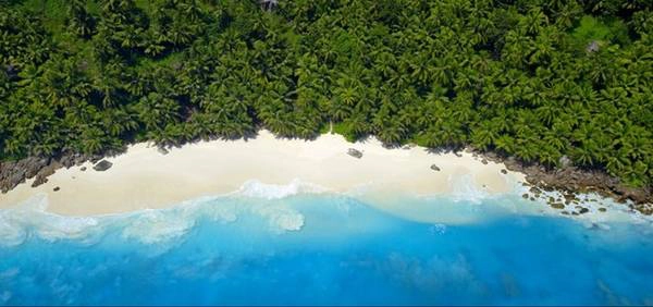 Seychelles: Quốc đảo này là thiên đường nhiệt đới, với cát trắng mịn, nước trong vắt và những khu rừng xanh tươi. Có thể nói, chỉ cần nhìn thấy làn nước xanh ở đây là bao mệt mỏi, căng thẳng đã tan biến. Ngoài những resort đắt tiền, du khách có thể lựa chọn nhưng nơi nghỉ chân giá rẻ để tiết kiệm chi phí. Seychelles: Quốc đảo này là thiên đường nhiệt đới, với cát trắng mịn, nước trong vắt và những khu rừng xanh tươi. Có thể nói, chỉ cần nhìn thấy làn nước xanh ở đây là bao mệt mỏi, căng thẳng đã tan biến. Ngoài những resort đắt tiền, du khách có thể lựa chọn nhưng nơi nghỉ chân giá rẻ để tiết kiệm chi phí.