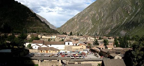 Thung lũng thiêng, Peru: Nằm ở phía bắc Cusco, thung lũng thiêng trải rộng về phía Machu Picchu. Tại đây, du khách sẽ tìm thấy khu di tích Pisac và Ollantaytambo của người Inca. Sau vài ngày khám phá, bạn có thể xuống Urubamba để nghỉ ngơi, ngắm những đỉnh núi phủ tuyết của dãy Andes. Thung lũng thiêng, Peru: Nằm ở phía bắc Cusco, thung lũng thiêng trải rộng về phía Machu Picchu. Tại đây, du khách sẽ tìm thấy khu di tích Pisac và Ollantaytambo của người Inca. Sau vài ngày khám phá, bạn có thể xuống Urubamba để nghỉ ngơi, ngắm những đỉnh núi phủ tuyết của dãy Andes.