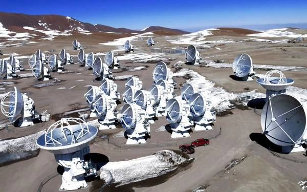 16. Atacama Large Milimeter Array (Chile): Cụm kính thiên văn lớn nhất thế giới này có chi phí xây dựng 1,4 tỷ USD, có khả năng nhìn được những khoảnh khắc đầu tiên sau khi vũ trụ hình thành. Đây cũng là kính thiên văn nằm ở độ cao lớn thế giới (5.000 m). 16. Atacama Large Milimeter Array (Chile): Cụm kính thiên văn lớn nhất thế giới này có chi phí xây dựng 1,4 tỷ USD, có khả năng nhìn được những khoảnh khắc đầu tiên sau khi vũ trụ hình thành. Đây cũng là kính thiên văn nằm ở độ cao lớn thế giới (5.000 m).